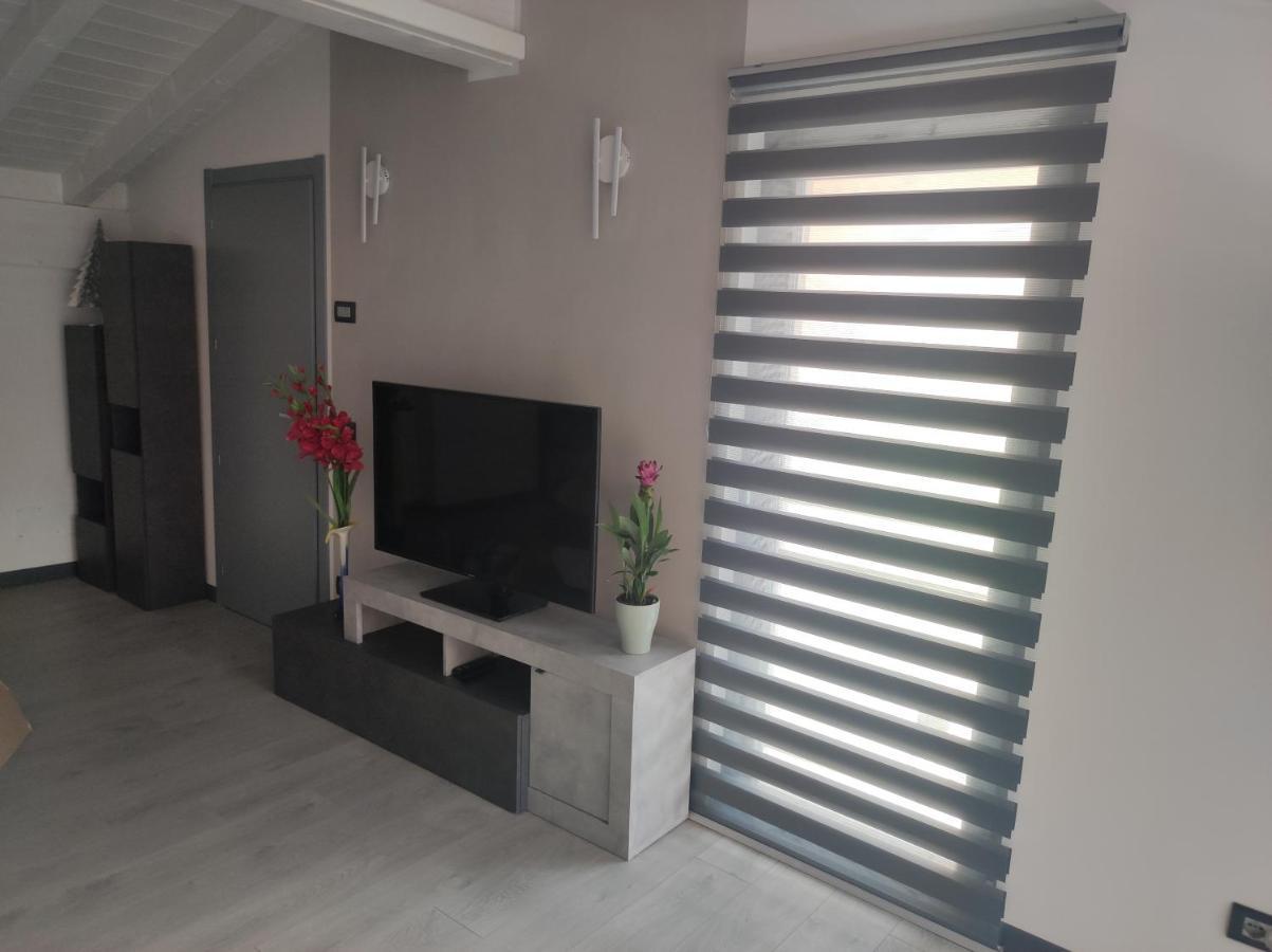Luminoso Appartamento Vista Lago Solto Collina ภายนอก รูปภาพ