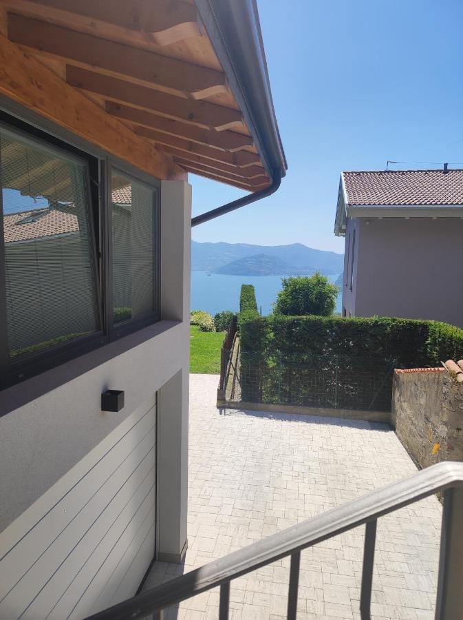 Luminoso Appartamento Vista Lago Solto Collina ภายนอก รูปภาพ