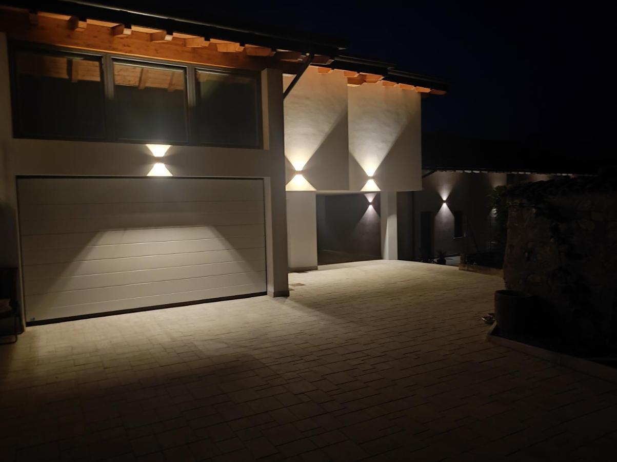 Luminoso Appartamento Vista Lago Solto Collina ภายนอก รูปภาพ