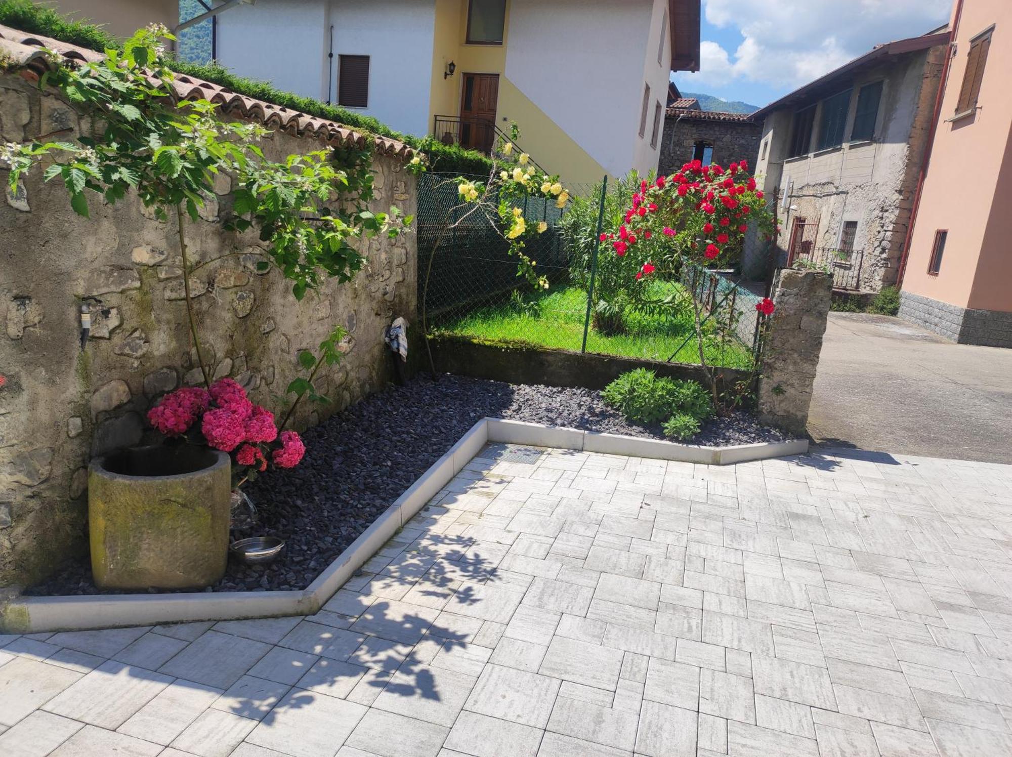 Luminoso Appartamento Vista Lago Solto Collina ภายนอก รูปภาพ